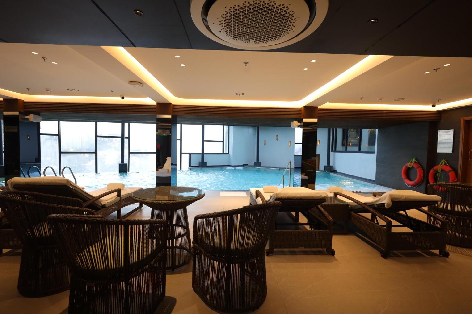 The Oasis Mussoorie - A Member Of Radisson Individuals Hotel Exterior photo